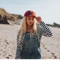 Tak hanya berkarier di dunia olahraga selancar, wanita berusia 21 tahun ini juga menggeluti industri modeling. Foto: Instagram/@lucierosedonlan