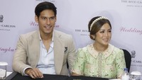 Walaupun begitu, keduanya tetap tak bisa menyembunyikan kebahagiaan. Foto: (Palevi/detikHOT)