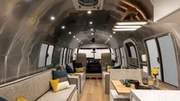 Timeless Travel Trailers, sebuah perusahaan desain di Colorado melakukan renovasi pada interior mobil Airstreams keluaran 1989. Istimewa/Inhabitat.