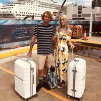 Leonie Starr dan Matthew Porter adalah pasangan pencinta lingkungan yang ingin berkontribusi menyelamatkan bumi sekaligus mencari uang untuk biaya pernikahan mereka. Foto: Facebook/A Recycled Wedding