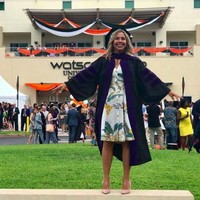 Wanita 55 tahun ini berhasil lulus kuliah hukum di Amerika Serikat. Ia menunda pendidikannya 33 tahun setelah imigrasi dari Venezuela. Foto: Dok. Elite Readers