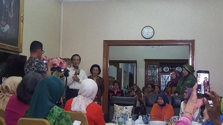 Sultan HB X ke Caleg Wanita yang Lolos Pileg: Jangan Saling Menjatuhkan Sultan HB X ke Caleg Wanita yang Lolos Pileg: Jangan Saling Menjatuhkan