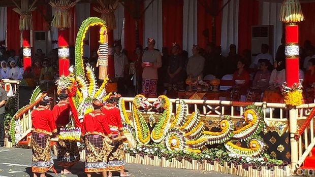 Hadiri Pesta Kesenian Bali, Jokowi Disambut Tari Pendet