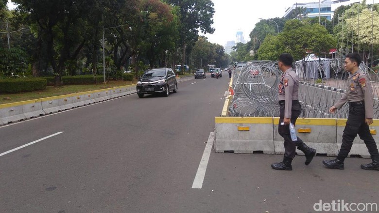 Lalin Dibuka Semalam, Jalan Medan Merdeka Barat Lancar Lalin Dibuka Semalam, Jalan Medan Merdeka Barat Lancar