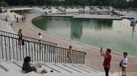 Ruang publik ini diperlukan warga untuk beraktifitas dan berinteraksi.
