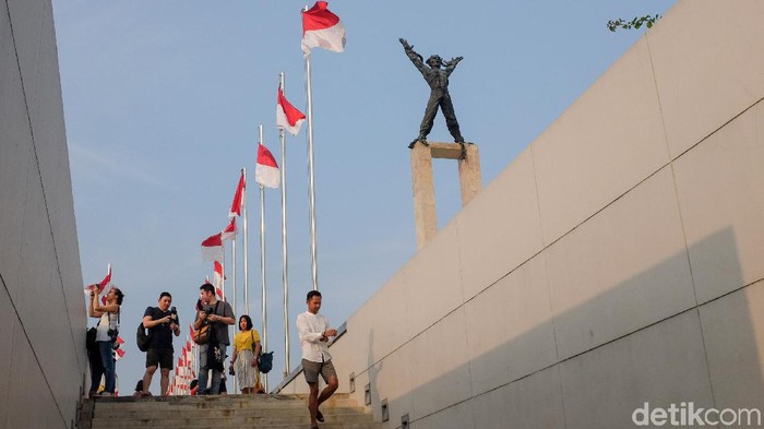 Kebutuhan akan ruang publik di DKI Jakarta terus meningkat. Pemprov DKI pun terus berusaha meningkatkan prosentase ruang terbuka hijau bagi warganya.