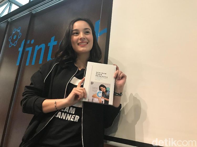 Senyum Manis Chelsea Islan Bikin Semangat di Hari Minggu
