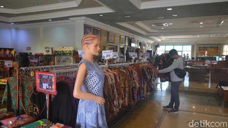 Batik Cap Cirebon Jadi Primadona Selama Libur Mudik Lebaran Batik Cap Cirebon Jadi Primadona Selama Libur Mudik Lebaran