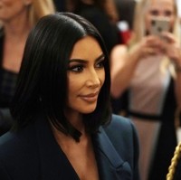 Dikabarkan Page Six, setelan keluaran label Prancis, Vetements, menjadi pilihannya. Power suit tersebut terdiri dari blazer berwarna forest green seharga US$ 925 atau Rp 13 jutaan dengan celana panjang bewarna senada yang harganya mencapai US$ 1.210 atau sekitar Rp 17 juta. Foto: Getty Images, AFP