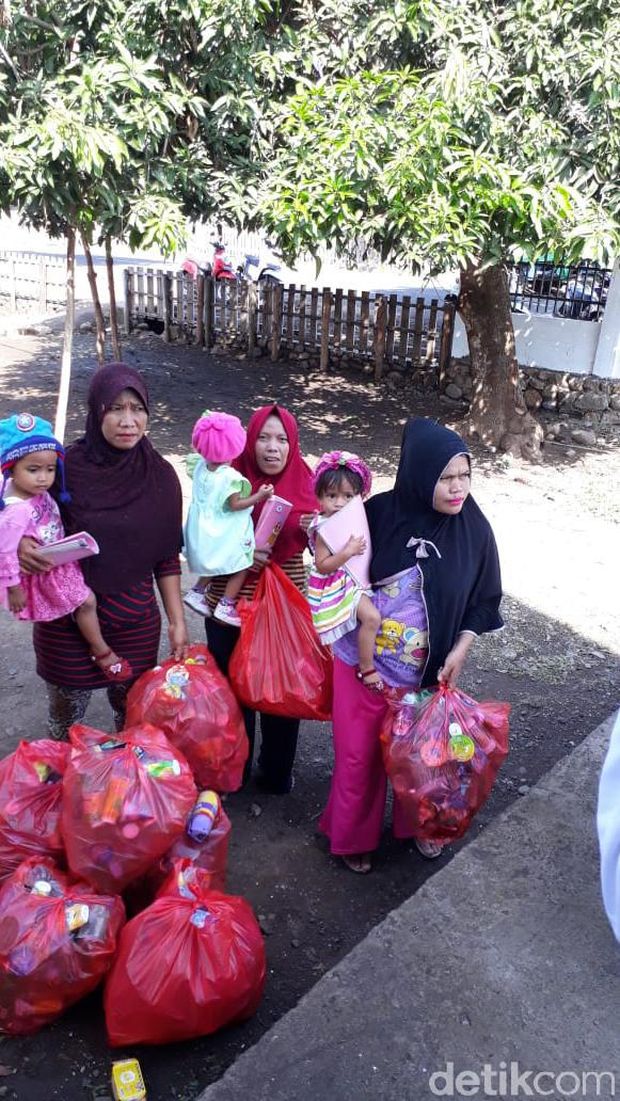 Wow! Berobat di Puskesmas di Dompu NTB Bisa Bayar dengan Sampah