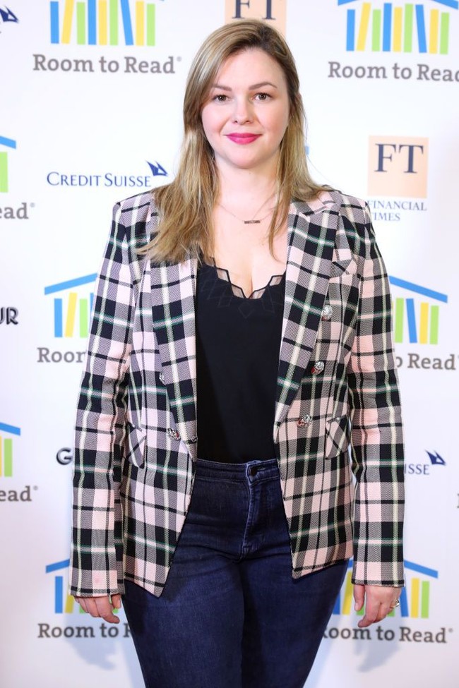 Film remaja The Sisterhood of the Traveling Pants menuai sukses besar berkat akting pemeran utamanya, Amber Tamblyn. Namun kesuksesannya tidak didapatkan dalam semalam. Amber pernah sangat minder karena agensinya sendiri menyuruhnya diet untuk menurunkan berat badan. Tapi ia menolak. Kini, aktris 36 tahun tersebut nyaman dengan dirinya sendiri ingin membantu wanita lain merasakan hal yang sama. Foto: Getty Images