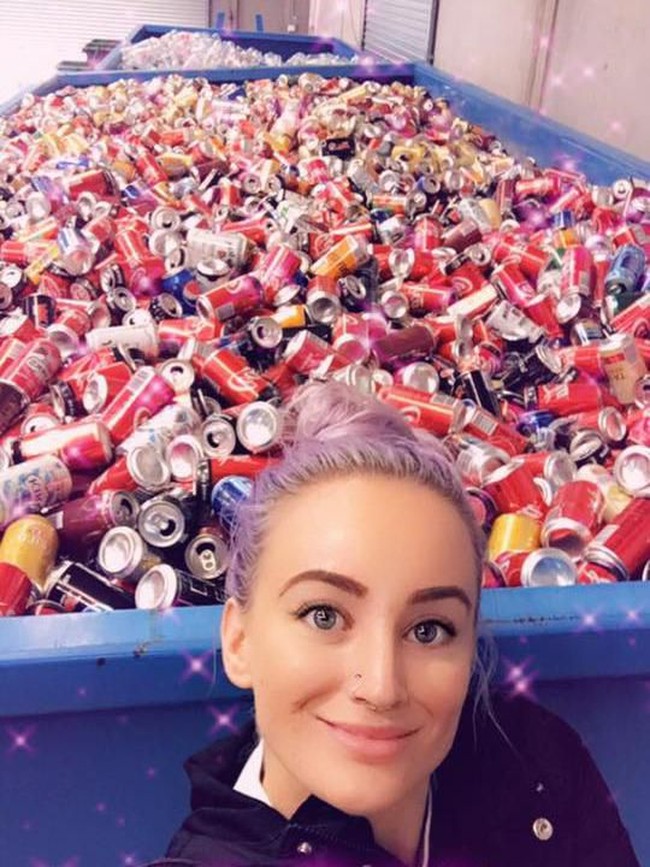 Aksi Leonie dan Matthew bukan sekadar untuk mencari keuntungan. Tapi juga mendorong orang agar mau menjalani gaya hidup ramah lingkungan. Foto: Facebook/A Recycled Wedding