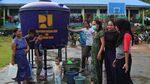 Korban Banjir Konawe Antre Air Bersih