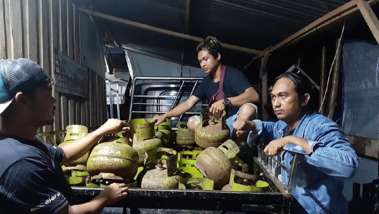 Polisi Tangkap Pencuri Ratusan Tabung Gas 3 Kg di Sinjai Sulsel Polisi Tangkap Pencuri Ratusan Tabung Gas 3 Kg di Sinjai Sulsel