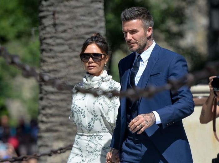 Victoria Beckham SEVILLE, SPAIN - JUNE 15: David Beckham and wife Victoria Beckham attend the wedding of real Madrid football player Sergio Ramos and Tv presenter Pilar Rubio at Sevilles Cathedral on June 15, 2019 in Seville, Spain. (Photo by Aitor Alcalde/Getty Images)