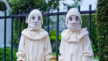 Tampil menyeramkan ala karakter The Twins dari film Miss Peregrines Home For Peculiar Children. Foto: Chihiro and Chieko via Bored Panda