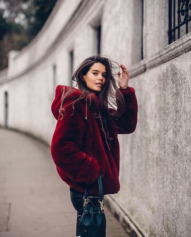 Menurut Angela Levin, penulis buku Harry: Conversations with the Prince that the now Duke of Sussex, Pangeran Harry bertemu dengan Sarah di sebuah pesta. Foto: Instagram