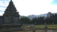 Kita disajikan jajaran sembilan candi besar yang masih bisa dinikmati hingga saat ini. (Erliana Riady/detikcom)