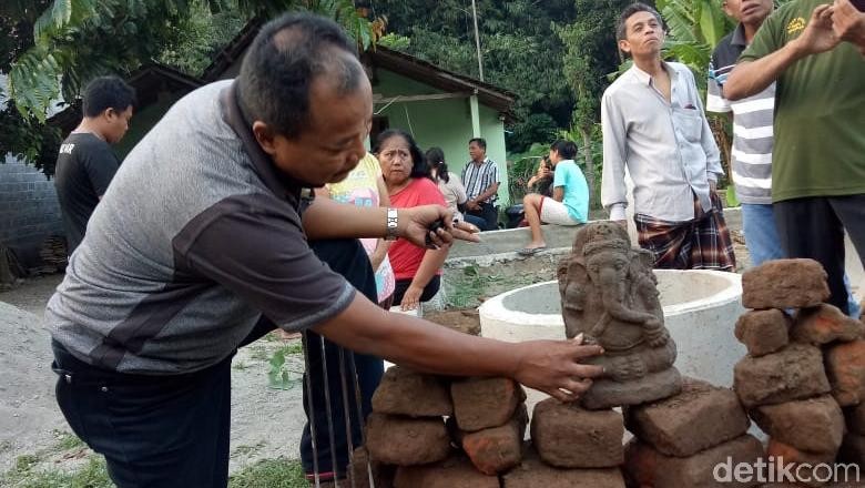 Warga Kediri Temukan Arca Ganesha Saat Gali Pondasi Rumah Warga Kediri Temukan Arca Ganesha Saat Gali Pondasi Rumah