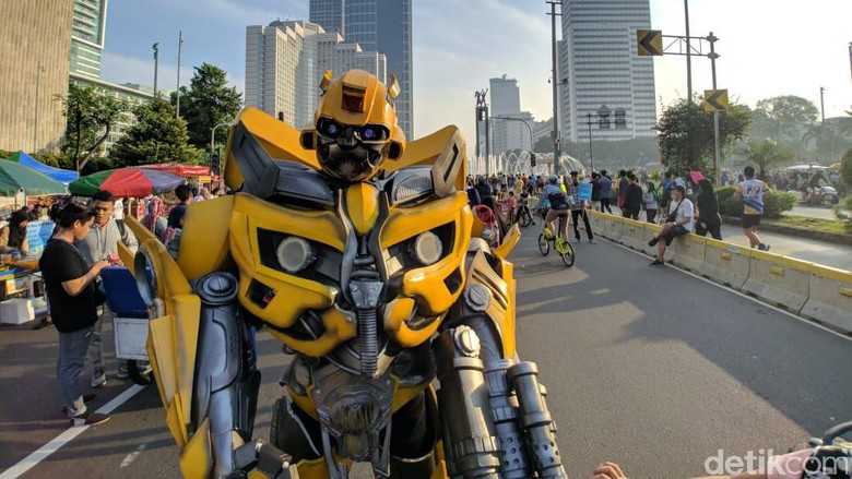 Spiderman hingga Bumble Bee Beraksi di CFD Bundaran HI
