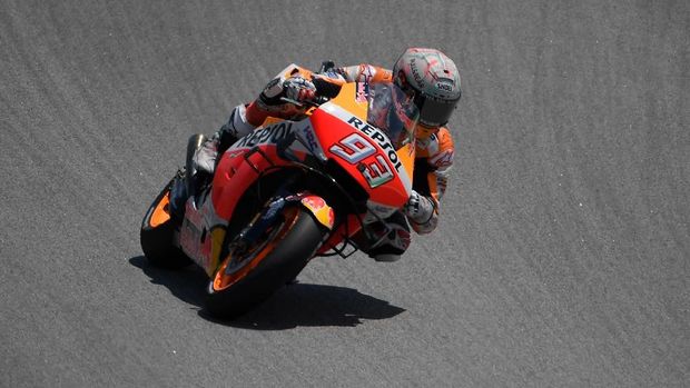 Hasil MotoGP Catalunya: Marquez Menang, Lorenzo Kontroversial - CNN Indonesia