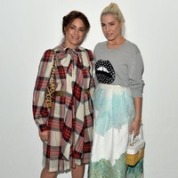 Rajin mengonsumsi suplemen, minyak sehat, dansa, menyanyi, jalan-jalan dengan anjing peliharaan adalah kegiatan yang menurutnya jadi faktor yang membuatnya selalu awet muda. Foto: Getty Images