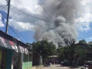 Si Jago Merah Melahap 4 Rumah di Baubau Sultra