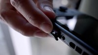 Game konsol ini memanfaatkan SD card untuk penyimpanan data. Istimewa/Businessinsider.