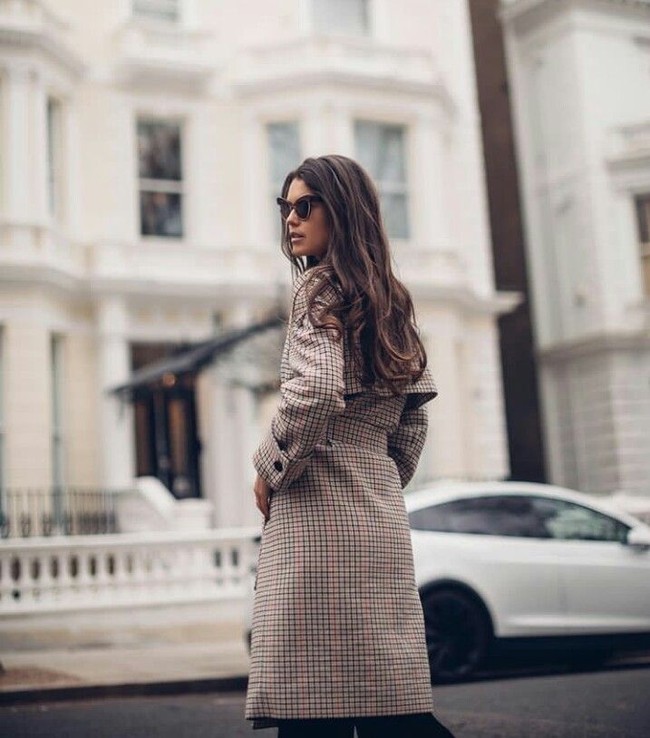 Wanita berambut panjang itu memulai kariernya sebagai model di usia 16. Kini, Sarah tidak terlalu aktif lagi sebagai model. Foto: Instagram