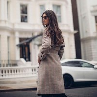 Wanita berambut panjang itu memulai kariernya sebagai model di usia 16. Kini, Sarah tidak terlalu aktif lagi sebagai model. Foto: Instagram