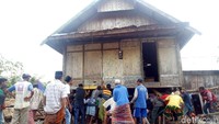 Hanta adalah bahasa lokal Dompu yang dalam bahasa Indonesia berarti mengangkat atau memindahkan, sedangkan Uma berarti Rumah. Sehingga Hanta Uma adalah memindahkan rumah. (Faruk Nickyrawi/detikcom)