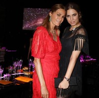 Wanita yang aktif sebagai model sejak era 80-an ini memiliki tiga anak. Salah satunya yakni Amber Le Bon, berusia 29 tahun, yang mengikuti jejaknya menjadi model. Foto: Getty Images