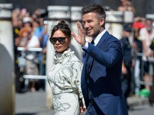 Victoria Beckham Pakai Gaun Mirip Meghan Markle ke Pernikahan Sergio Ramos
