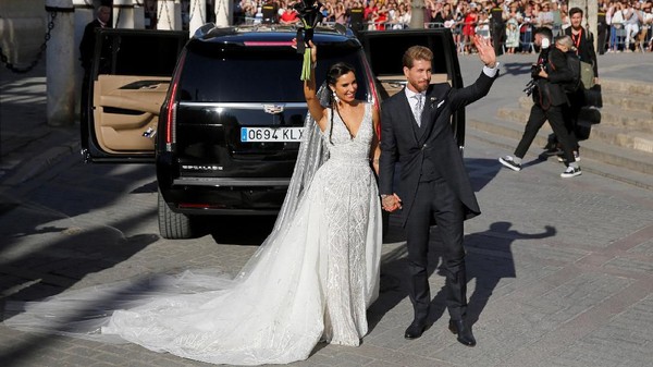 Senyum Bahagia Sergio Ramos-Pilar Rubio di Hari Pernikahannya