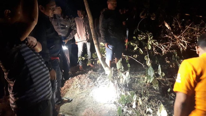 Tengkorak dan Tulang Belulang Manusia Ditemukan di Persawahan Kediri Tengkorak dan Tulang Belulang Manusia Ditemukan di Persawahan Kediri