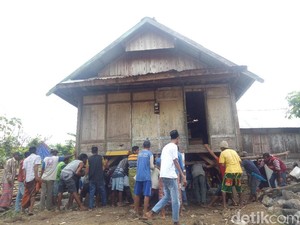 Uniknya Indonesia, Punya Tradisi Angkat Rumah