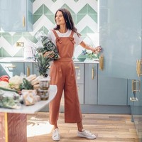 Mereka bertemu di private party, Harry meminta nomer teleponnya (Sarah) dan memborbardirnya dengan pesan singkat. Tapi dia hanya sampai tahap menggoda, tulis Angela dalam buku biografinya. Foto: Instagram