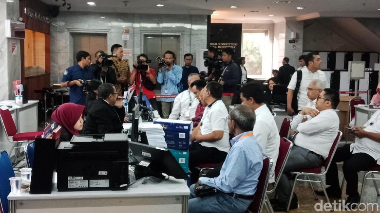 TKN Jokowi-Maruf Bawa 30 Bukti Jawaban Dalil Permohonan ke MK TKN Jokowi-Maruf Bawa 30 Bukti Jawaban Dalil Permohonan ke MK
