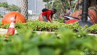 Menurut Anies Baswedan izin mendirikan bangunan (IMB) yang terbit untuk Pulau Reklamasi berbeda dengan kebijakannya terkait penghentian pembangunan pulau tersebut.