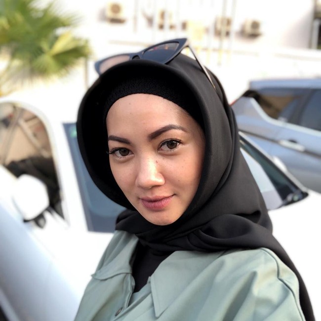 Tagar #KamiDiTinggalNikahDiandra pun ramai di kolom komentar Instagram pembalap yang memutuskan berhijab pada akhir 2017 lalu. Huhuhu patah hati. komentar netizen dengan nama akun Instagram @muhammad_iqbal_akbari Foto: Instagram @diandragautama