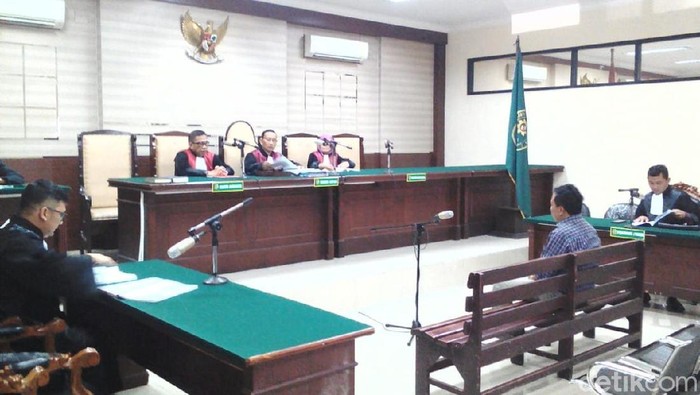 Mantan Wawali Probolinggo Dituntut 6 Tahun 6 Bulan Penjara