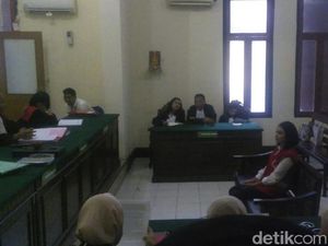 Tuntutan 6 Bulan Penjara dan Bungkamnya Vanessa Angel