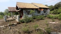 Tak hanya wilayah Muara Gembong, menurut Junaefi, sejumlah wilayah lain seperti di Pantaimekar, Muarabungin, dan Muarabeting juga terancam abrasi.