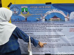 Warga Protes Antrean PPDB di SMA 1 Serang Dibuka Sejak Pukul 3 Pagi