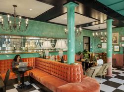 Mengintip Markas Besar Airbnb yang Memukau