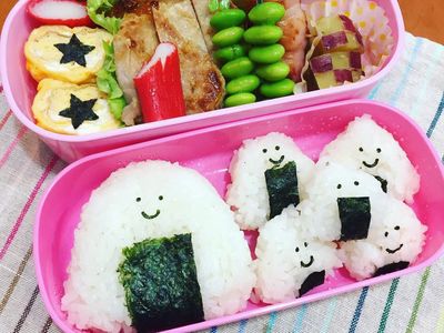 Contek 10 Ide Onigiri Bento ini Buat Bekal Sekolah si Kecil