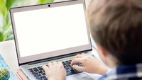 Keseringan Pakai Laptop di Pangkuan, Kulit Bocah Ini 'Gosong'