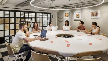 Airbnb saat ini mempekerjakan sekitar 3.100 pegawai. Foto: Office Snapshot