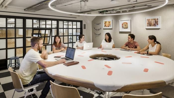 Airbnb Markas Besar