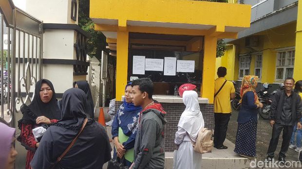 Warga Protes Antrean PPDB di SMA 1 Serang Dibuka Sejak Pukul 3 Pagi